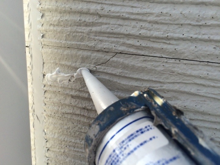 コーキング材の充填