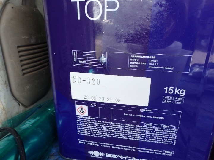 外壁塗装に使用する塗料は日本ペイントの「パーフェクトトップ」