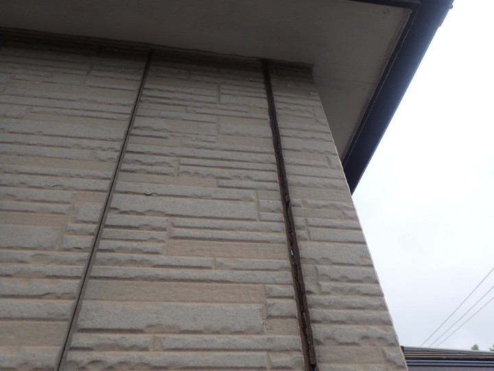 コーキングは経年劣化によりひび割れや欠損が発生