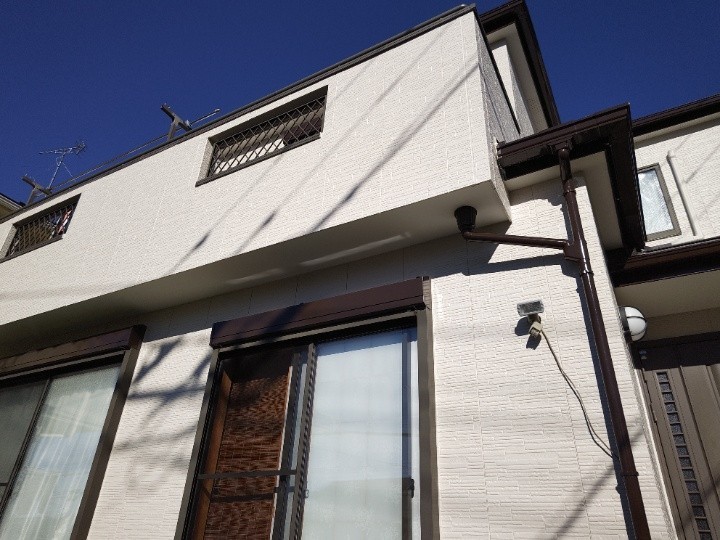 パーフェクトトップを使った壁塗装工事後の住宅の外観