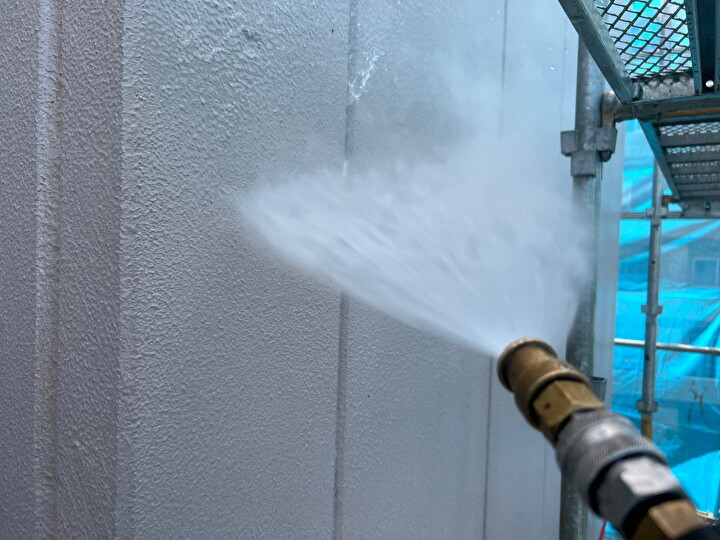 外壁の洗浄作業