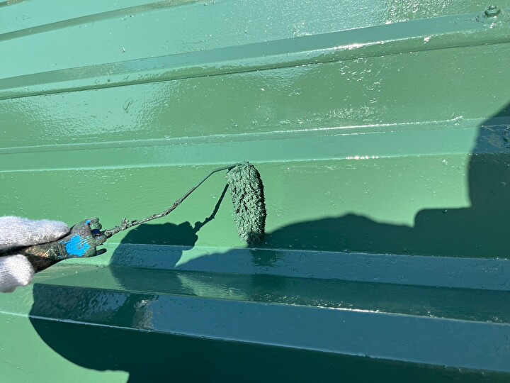 エスケー化研のクリーンマイルドウレタンを使用した上塗り風景