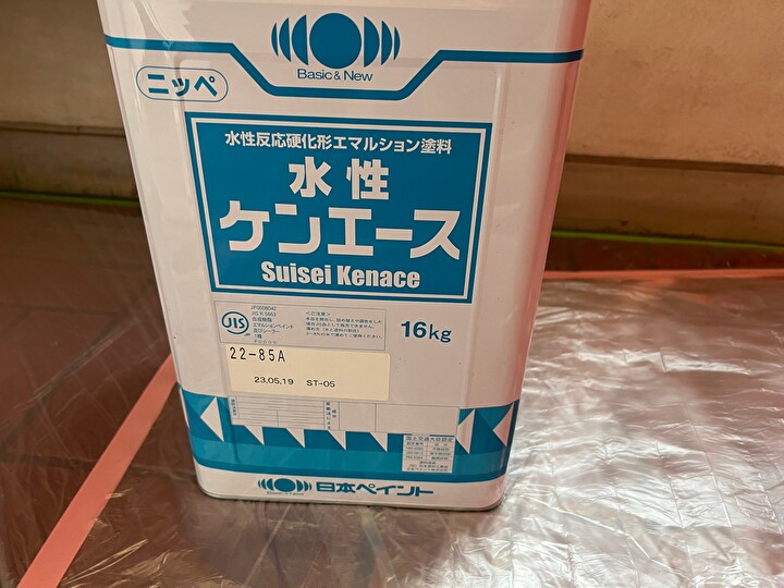 使用する仕上げ塗料は日本ペイントが製造している水性ケンエース
