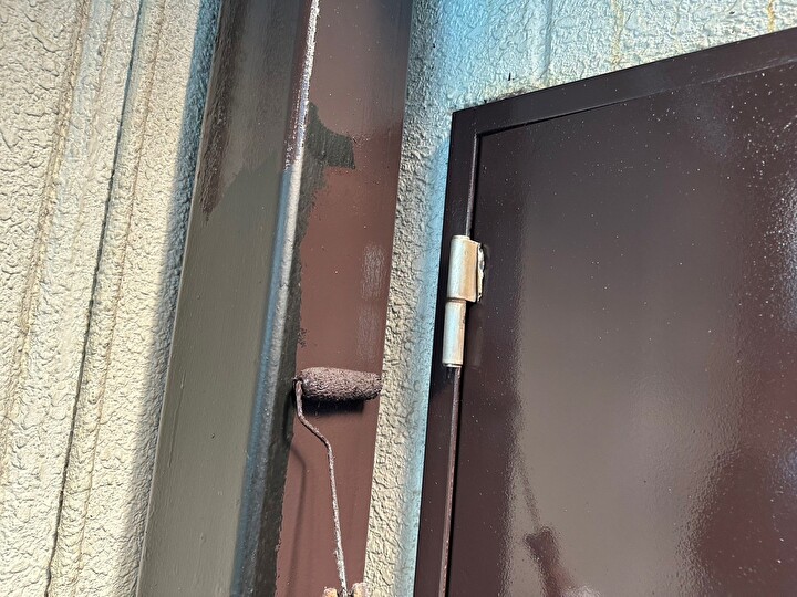 クリーンマイルドウレタン使った中塗り作業風景