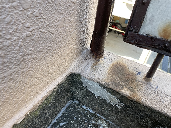 鉄部に錆が多く発生した状態