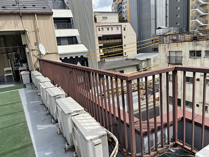 台東区西浅草にてエスケー化研のワンツーマイルド（05-40B）を用いた鉄部の塗装工事を実施