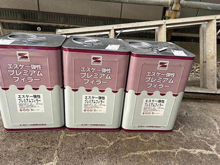 下塗り材にエスケー弾性プレミアムフィラーを使用