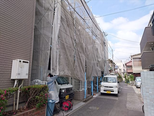 葛飾区でお隣様同士で屋根外壁塗装工事、隣地が狭い地域では有効です