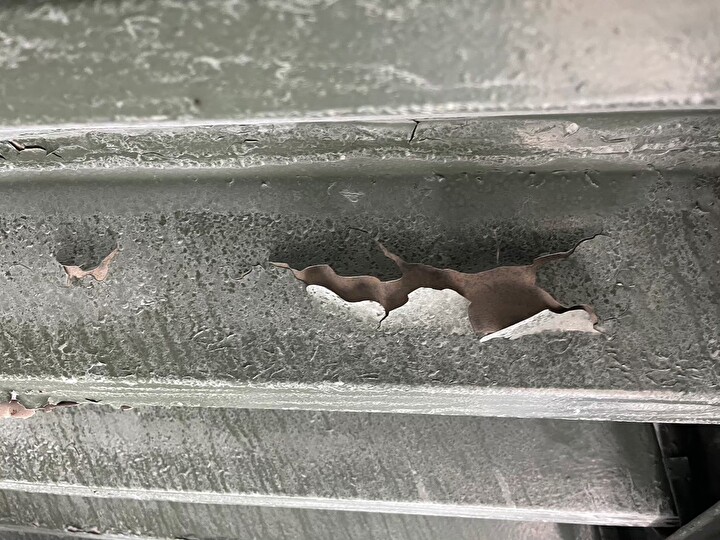 鉄部等付帯部分への下地処理作業