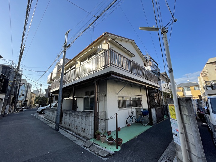 荒川区東尾久で行った鉄部塗装の様子をお届けします！クリーンマイルドウレタン（SR-411）を使用しました！