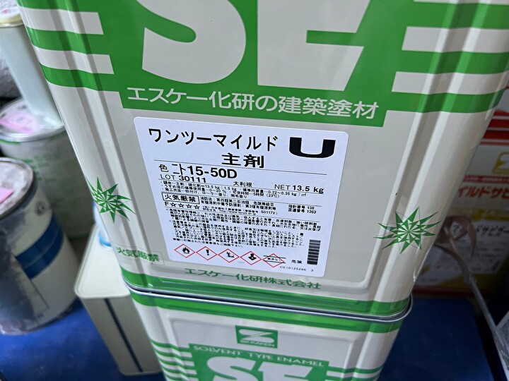 使用塗料にエスケー化研のワンツーマイルドを採用
