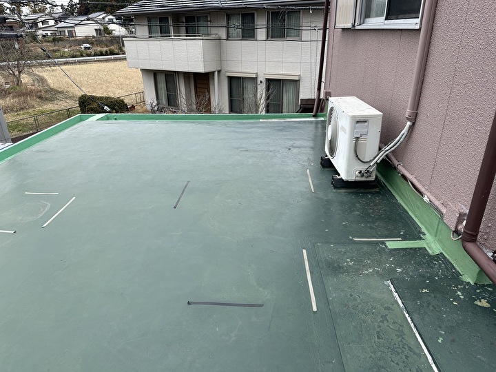 江東区にて陸屋根のベランダで発生した雨漏りの防水工事を実施！
