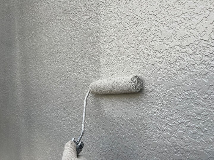 エスケープレミアムシリコンを使った中塗りと上塗り作業