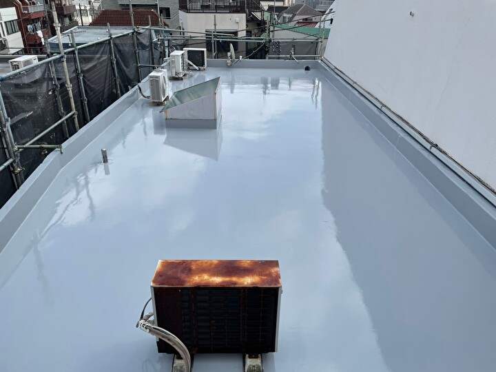 豊島区巣鴨にて雨漏りが発生していた屋上に通気緩衝工法でウレタン塗膜防水を施工しました！