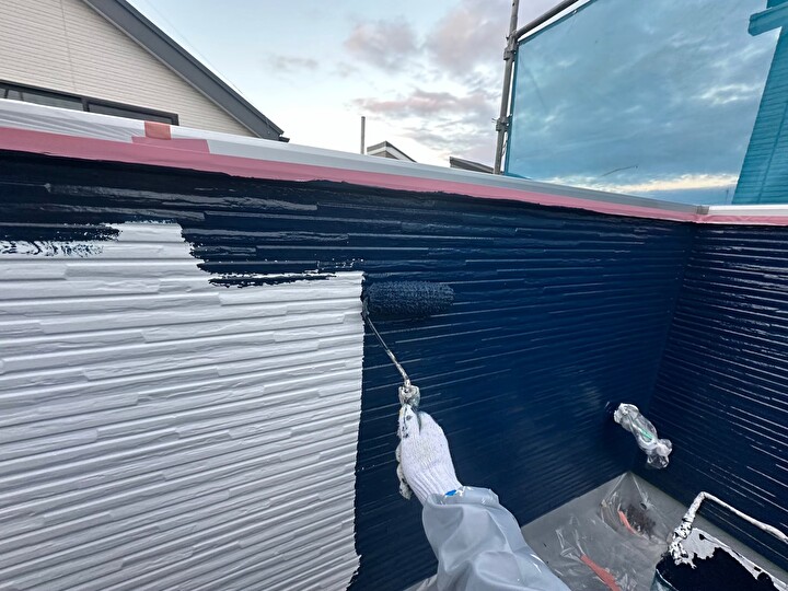 エスケー化研のエスケープレミアム無機を使った塗装風景