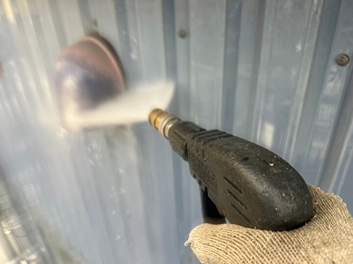 高圧洗浄で外壁表面に付着した汚れをしっかりと除去