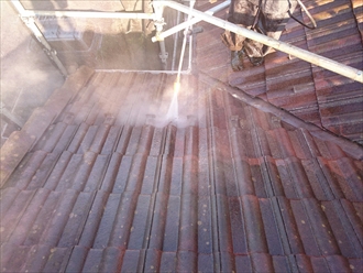 多摩市桜ケ丘でモニエル瓦葺き屋根を塗装工事でメンテナンス