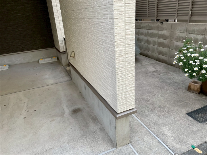 外壁補修にて出隅材と水切り交換