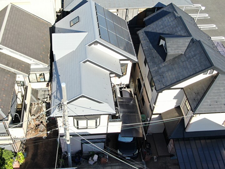 屋根塗装工事にエスケープレミアム無機ルーフを使用