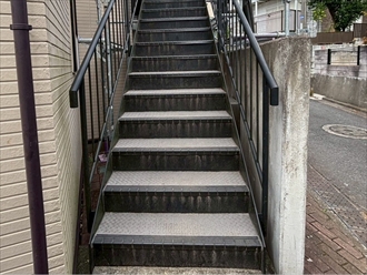 【杉並区成田西】サビが進行した鉄骨階段を塗装工事でメンテナンス｜街の外壁塗装やさん