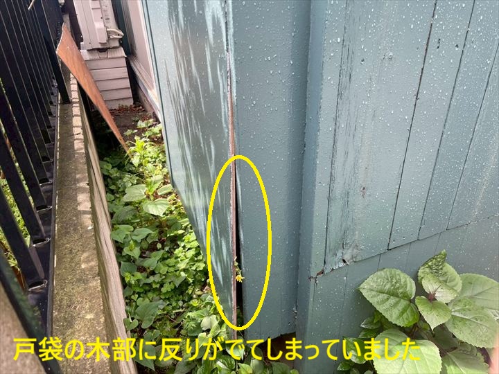 戸袋の木部に反りがでてしまっていました