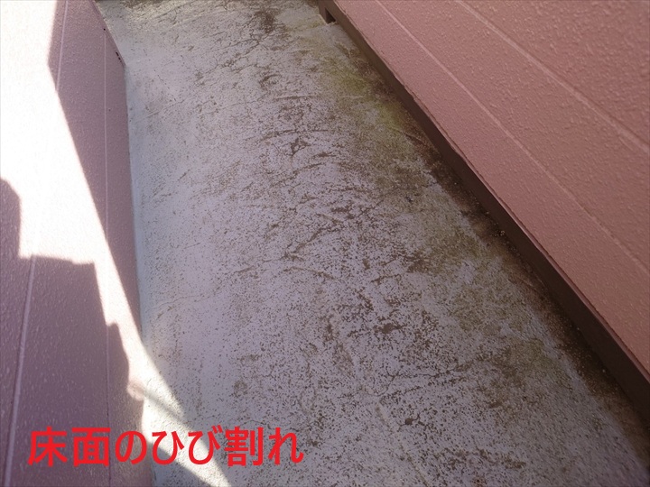床のひび割れ