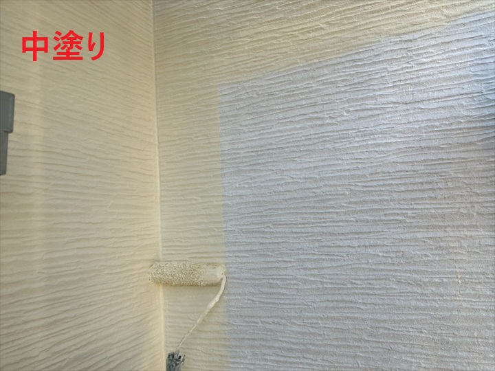 中塗りで遮熱断熱性能を付与