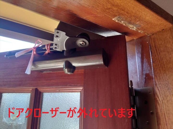 外れたドアクローザー