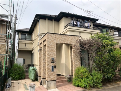 【小平市学園東町】遮熱断熱効果のあるダンネストを使用したリシン吹付仕上げの外壁塗装