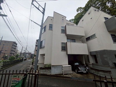 【世田谷区赤堤】経年劣化で苔が発生したモルタル外壁を遮熱断熱塗料「ダンネスト」で塗装！塗装と併せて断熱効果も実現