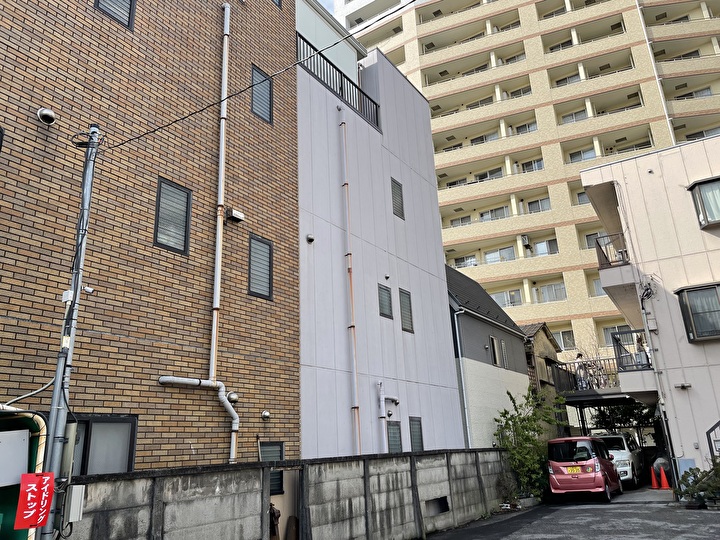 江東区東砂の現場にてエスケープレミアムシリコン（SR-413）を採用した外壁塗装工事を行う
