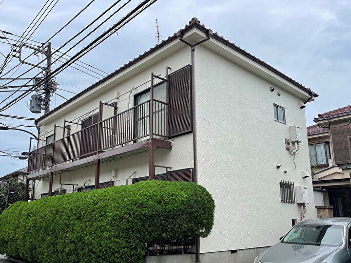 新宿区西落合のアパートにてエスケープレミアムシリコン（SR-175）を用いた外壁塗装工事を行う