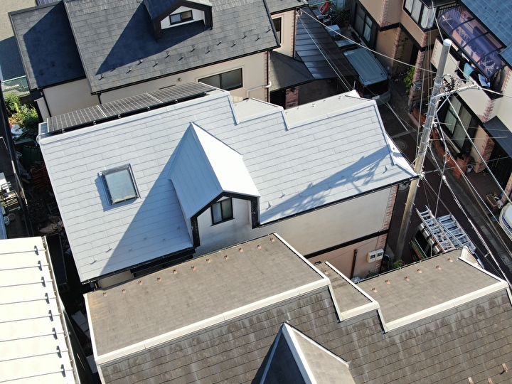 江戸川区南葛西にてエスケープレミアム無機ルーフ（RC-106）を用いた屋根塗装工事を行う
