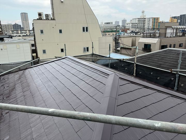 江東区東砂にてスレート屋根の屋根塗装工事を実施！クールタイトFを使用した施工事例をご紹介いたします！