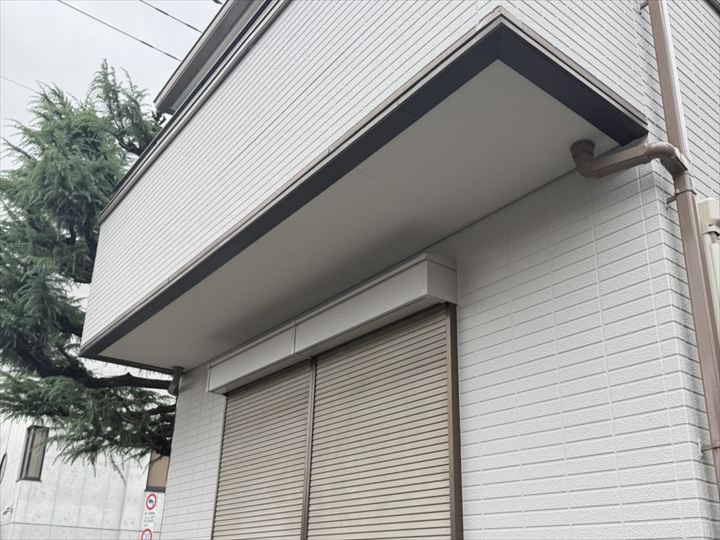 世田谷区代沢でダンネストを使って外壁塗装工事と目地打ち替えを実施　チョーキングと目地の割れ・ヤセを改善しました！