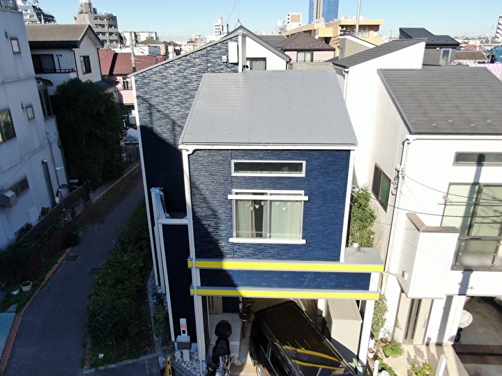 江戸川区東小岩にて耐久性の高い塗料を使用した屋根と外壁の塗装工事を実施！工事の費用や施工の様子もご紹介します。