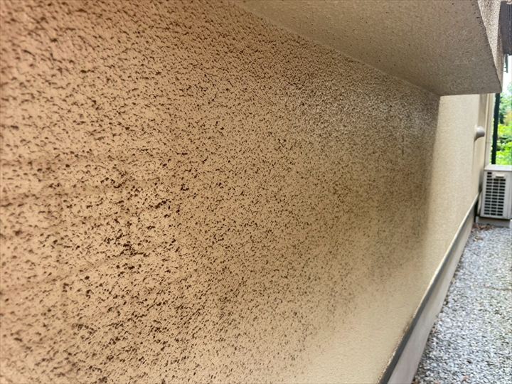 杉並区方南で外壁の塗膜劣化を調査！チョーキングと防水層の劣化が見受けられたため外壁塗装・防水工事をご提案