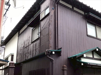 杉並区高円寺北にて外壁塗装・木部塗装工事｜既存塗膜の剥離と透湿性の高い塗料で美しく仕上げました