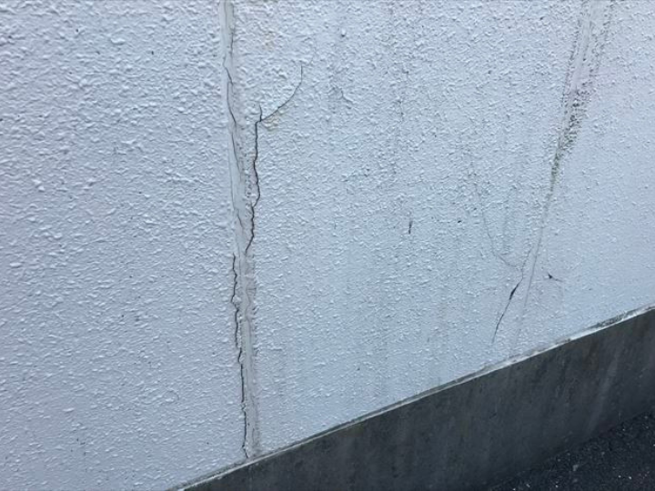 劣化したALC外壁