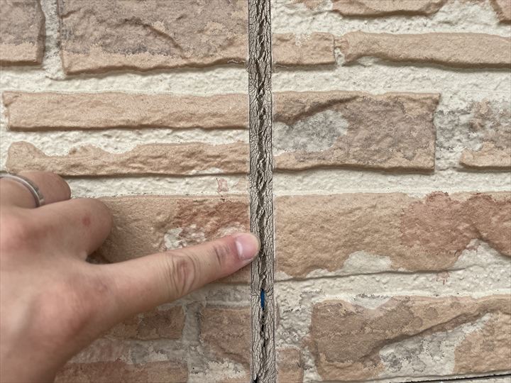 世田谷区祖師谷にて窯業系サイディングのシーリングと目地の劣化を確認！シーリングの打ち替えと外壁塗装工事をご提案いたしました！