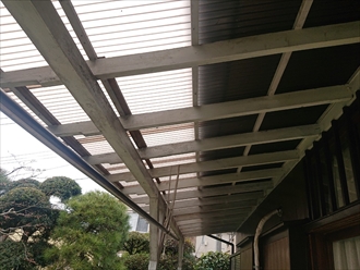 多摩市桜ケ丘で木造テラス屋根の柱交換と塗装工事
