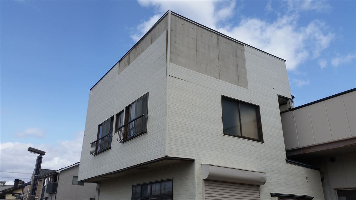 盛岡市渋民でガルバサイディングの修繕工事を行いました。