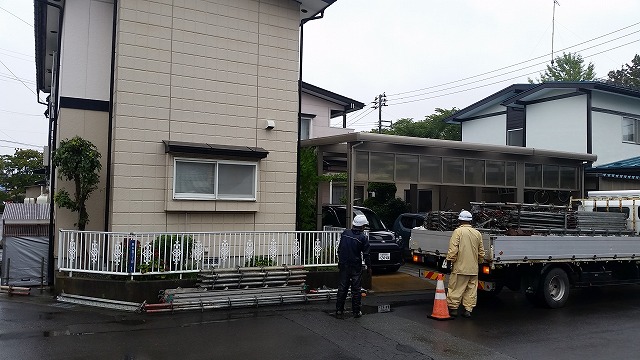 盛岡市にて屋根・軒天塗装の足場設置工事