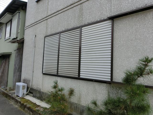 名古屋市中川区／吹付して施工する雨戸塗装