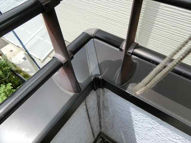 笠木のつなぎ目から雨漏り