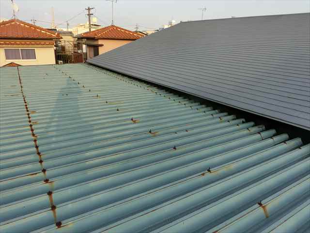 塗装工事のための折半屋根の現場調査／名古屋市港区