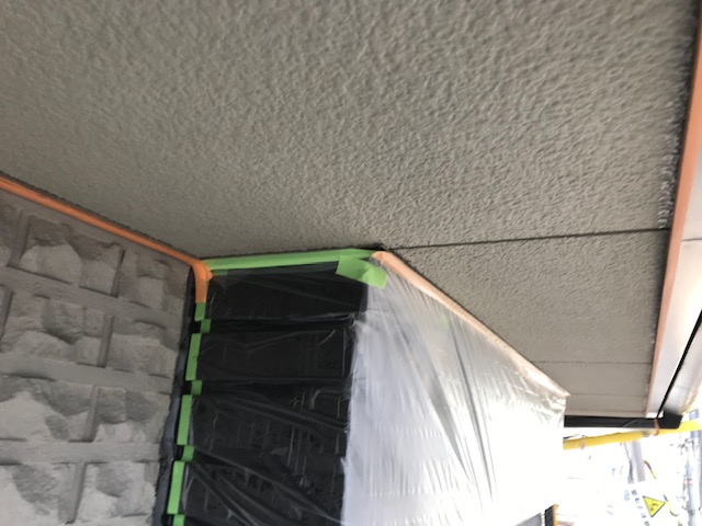 名古屋市熱田区にて軒天塗装とシーリングの下塗り
