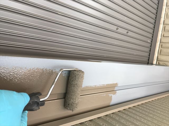 シャッターボックスの上塗り