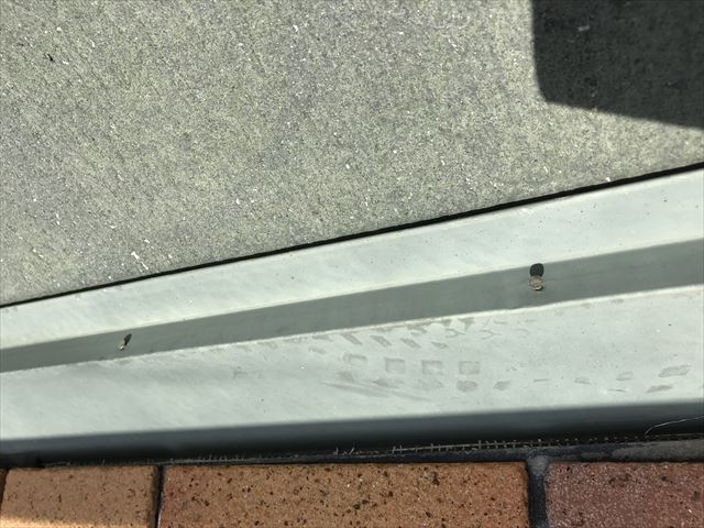 屋根板金の釘の飛び出し