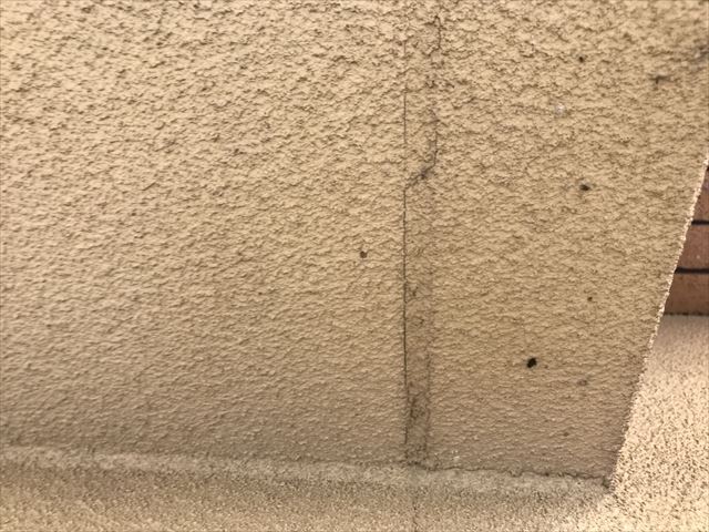 外壁目地のひび割れ